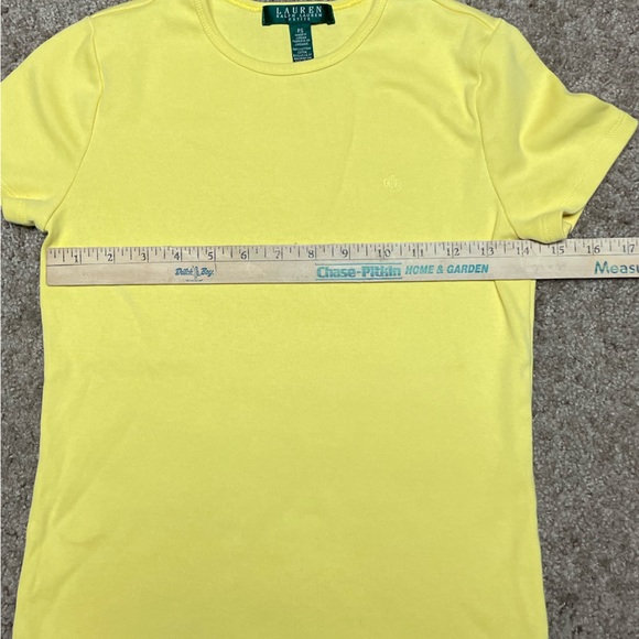 LAUREN RALPH LAUREN RIBBED COTTON SHORT SLEEVE TEE. SIZE PETITE SMALL. YELLOW. - Picture 4 of 8